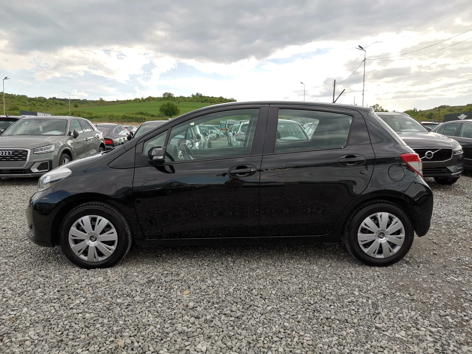 Toyota Yaris 1.0i E5B LOUNGE - изображение 2