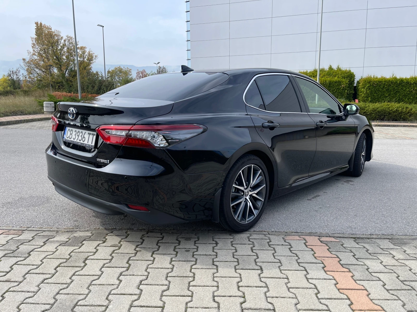 Toyota Camry HYBRID 2, 5i - изображение 5