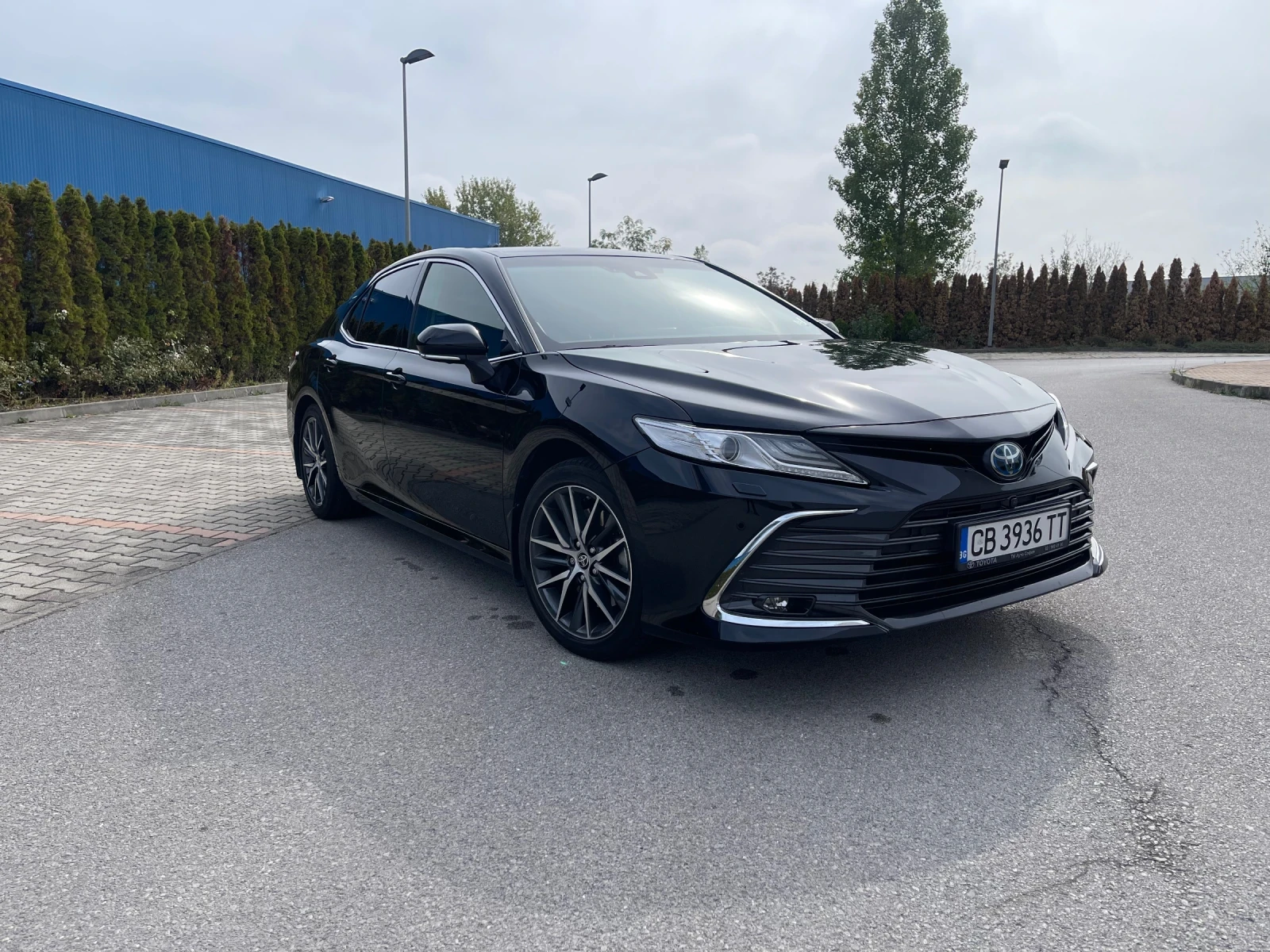 Toyota Camry HYBRID 2, 5i - изображение 2