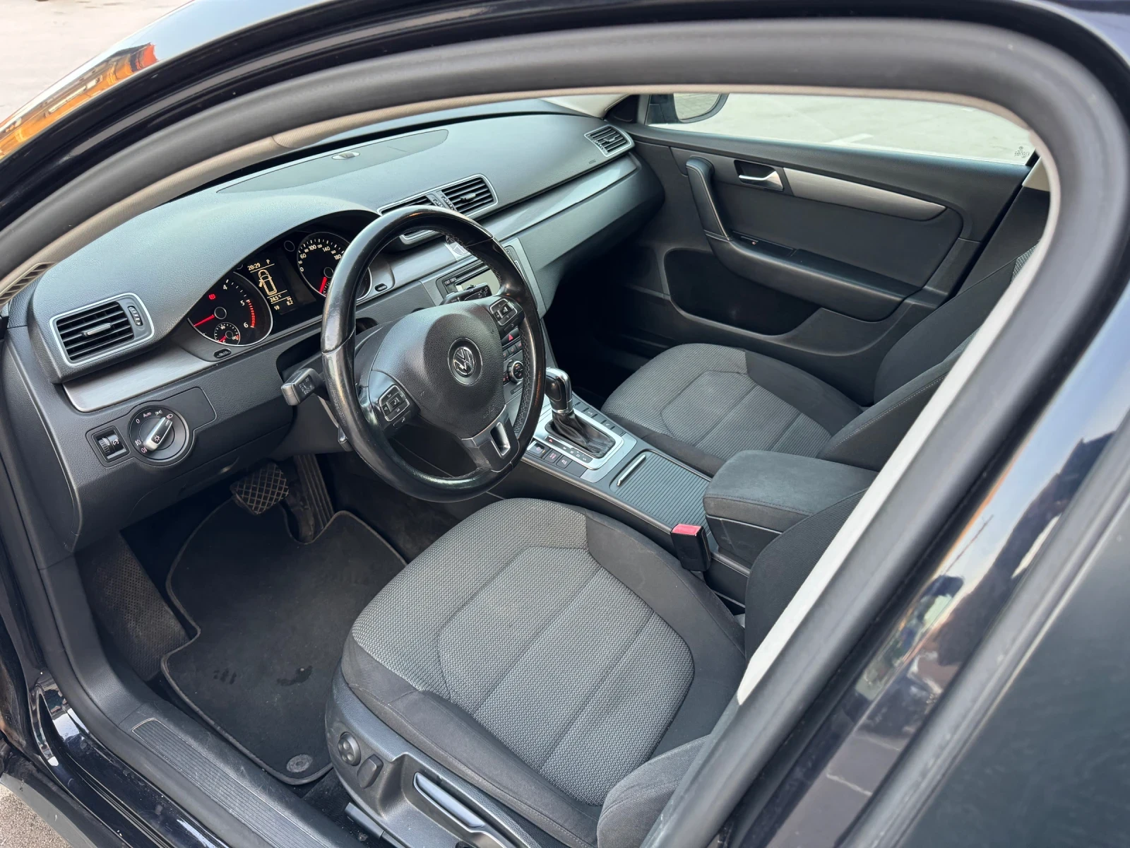 VW Passat 2.0 ТДИ 140 к.с. - изображение 9