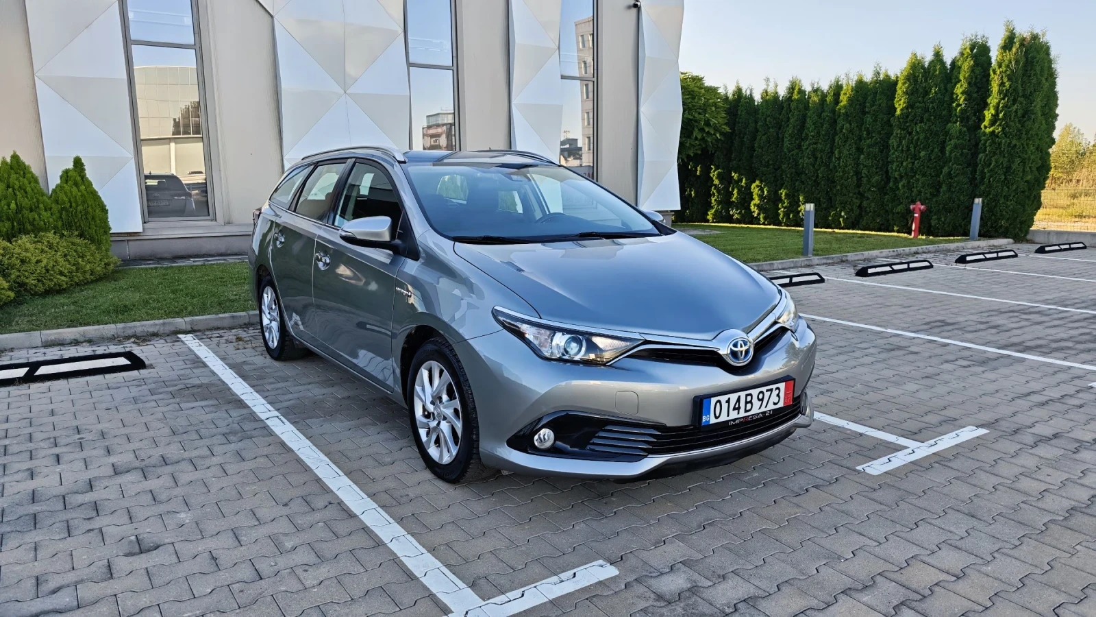 Toyota Auris 1.8i hybrid 122000хил.км.!!! - изображение 3