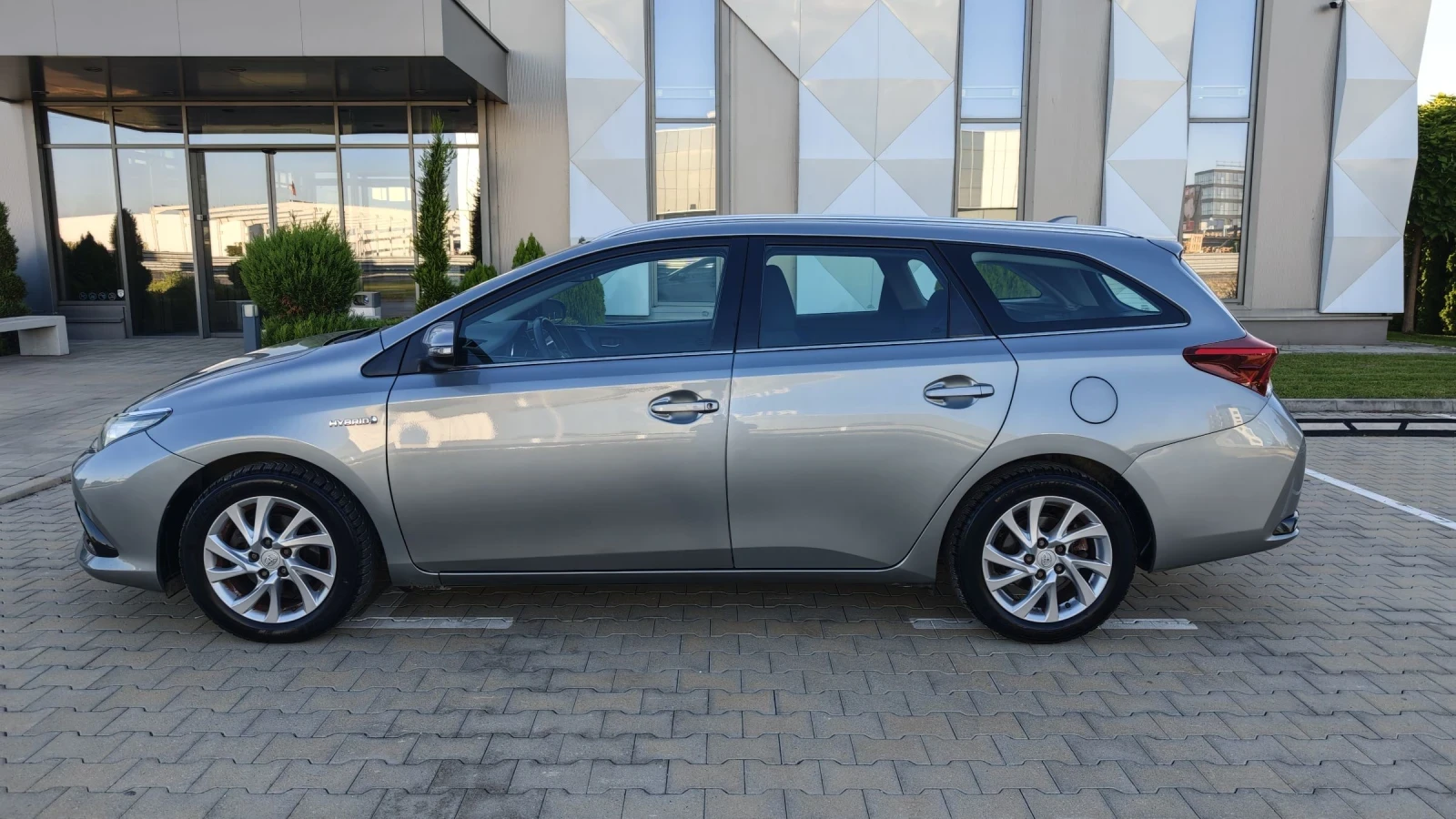 Toyota Auris 1.8i hybrid 122000хил.км.!!! - изображение 6