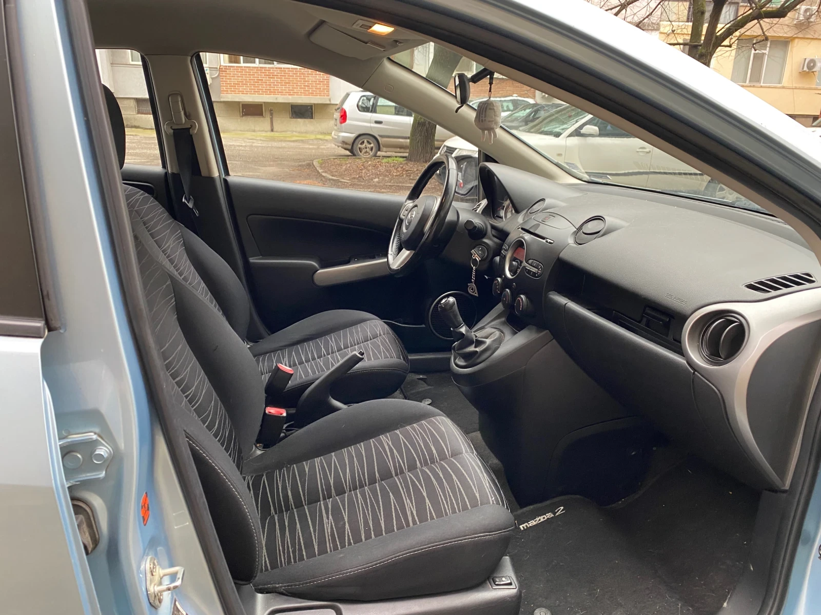 Mazda 2 1.3 ��� ����� ����  | Mobile.bg � ����������� 12