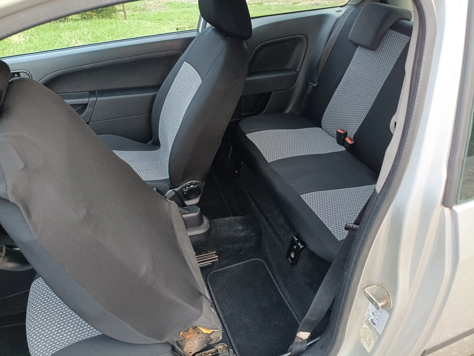 Ford Fiesta 1.4 Бензин, снимка 8 - Автомобили и джипове - 54240352