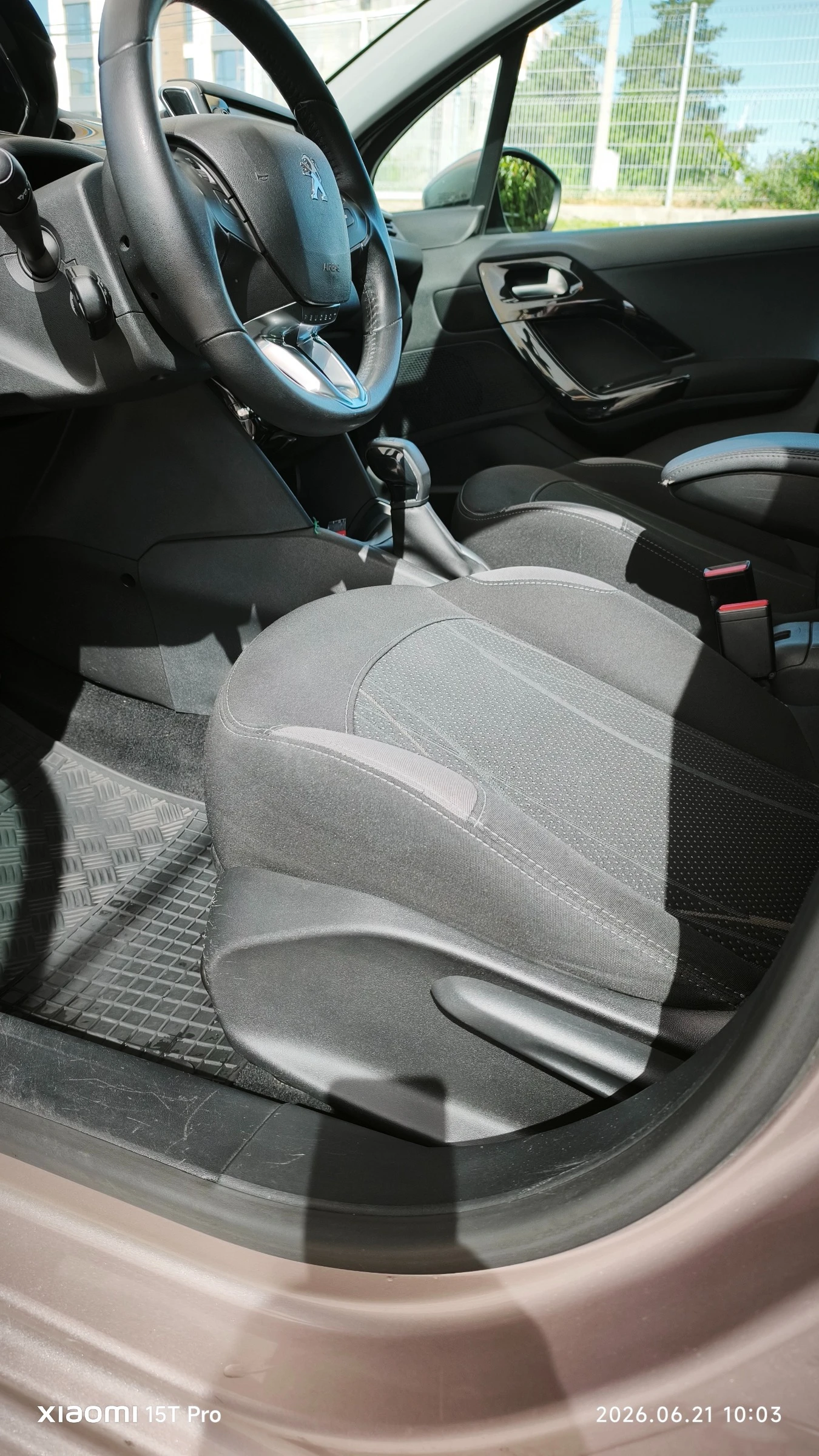 Peugeot 208, снимка 8 - Автомобили и джипове - 54986358