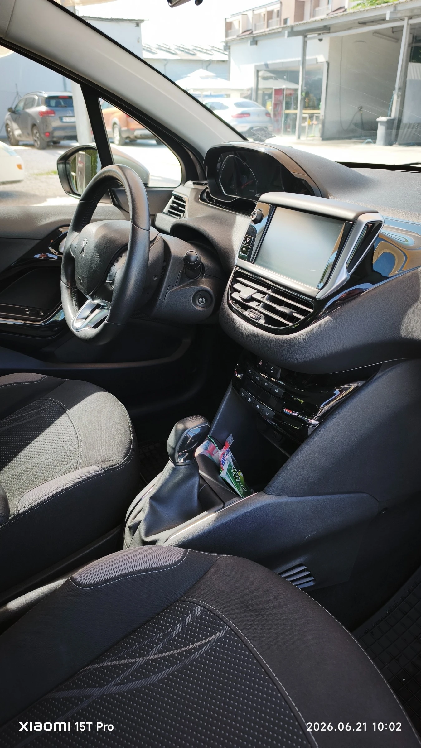Peugeot 208, снимка 7 - Автомобили и джипове - 54986358