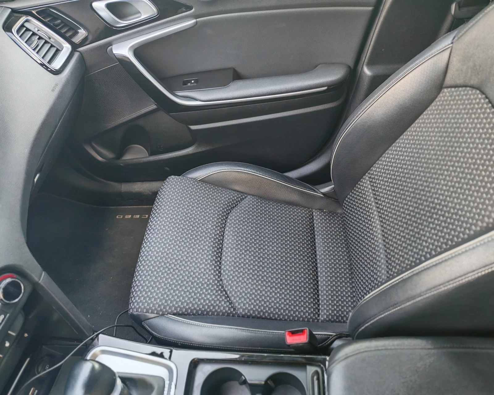Kia XCeed 1, 6 Plug-in-Hybrid PHEV, снимка 13 - Автомобили и джипове - 54990463