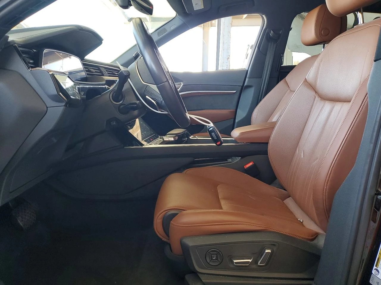 Audi E-Tron Prestige, снимка 7 - Автомобили и джипове - 54993688