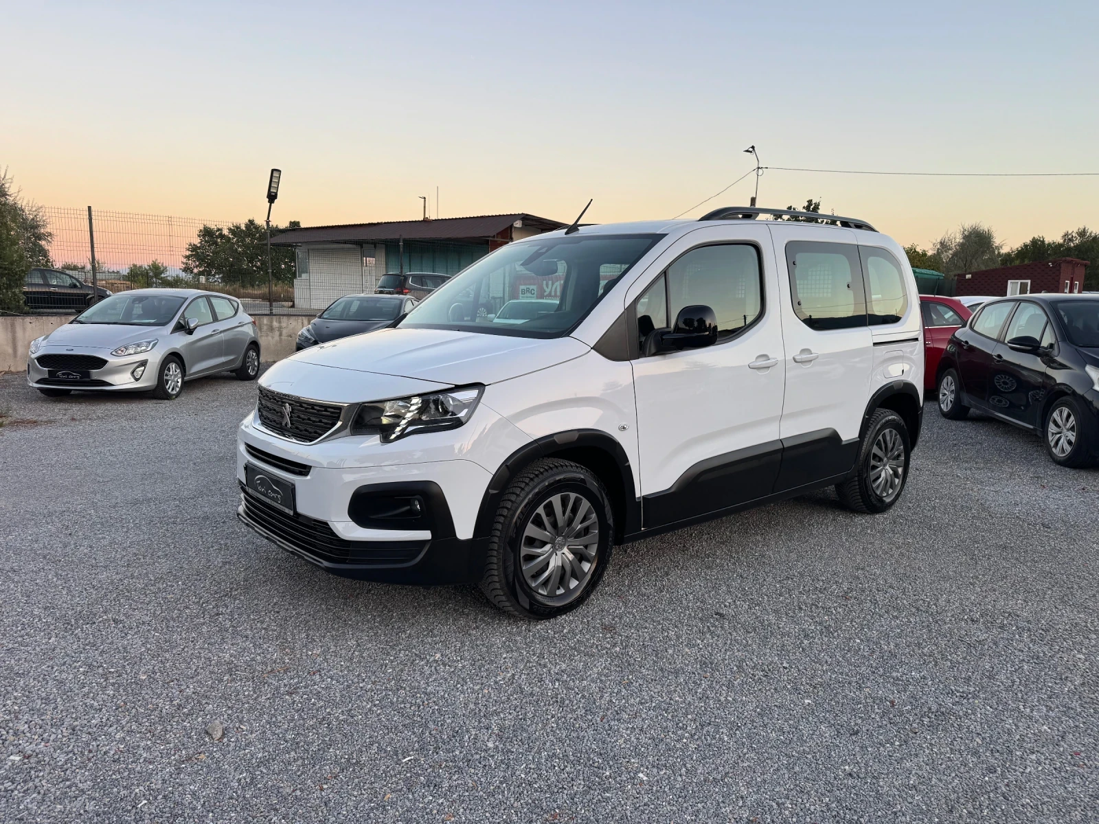 Peugeot Rifter 1.5d N1 L1 5seats!! ALLURE NAVI!! , снимка 2 - Автомобили и джипове - 56011447
