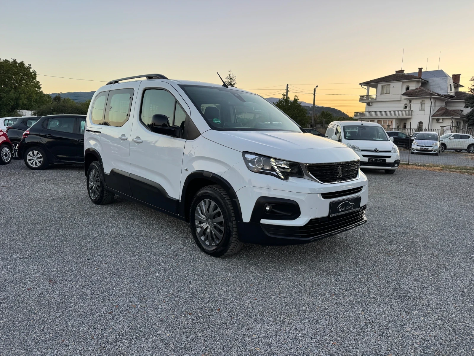 Peugeot Rifter 1.5d N1 L1 5seats!! ALLURE NAVI!! , снимка 9 - Автомобили и джипове - 56011447