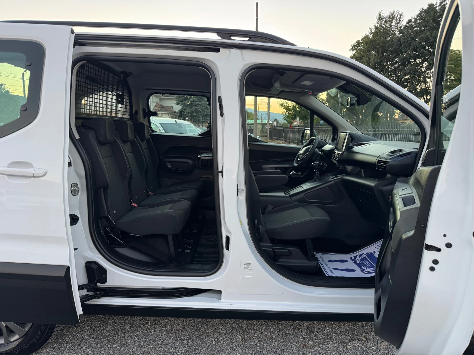 Peugeot Rifter 1.5d N1 L1 5seats!! ALLURE NAVI!! , снимка 14 - Автомобили и джипове - 56011447