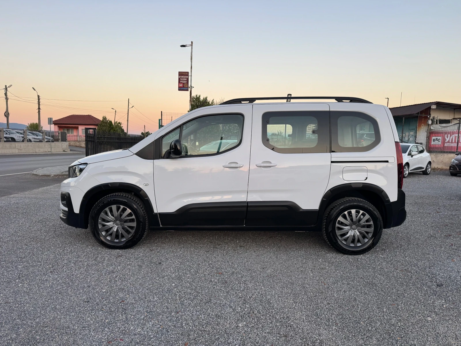 Peugeot Rifter 1.5d N1 L1 5seats!! ALLURE NAVI!! , снимка 3 - Автомобили и джипове - 56011447