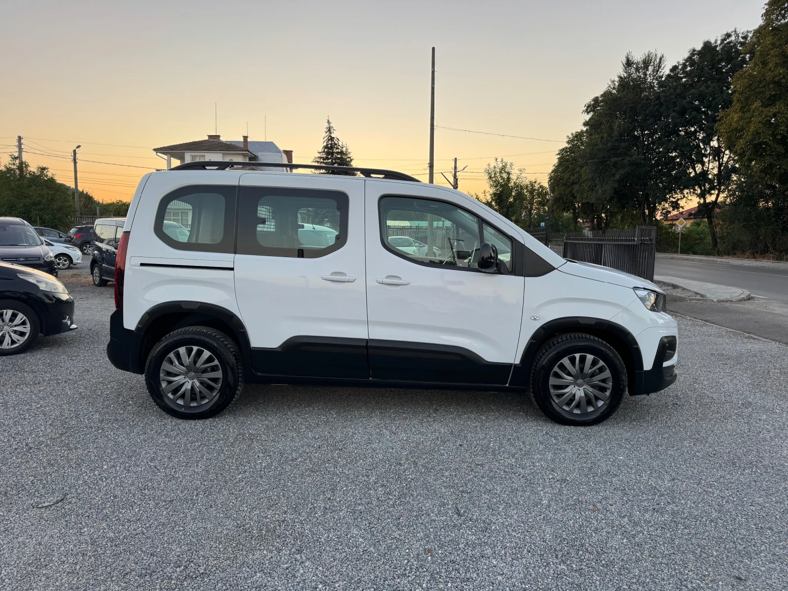 Peugeot Rifter 1.5d N1 L1 5seats!! ALLURE NAVI!! , снимка 8 - Автомобили и джипове - 56011447