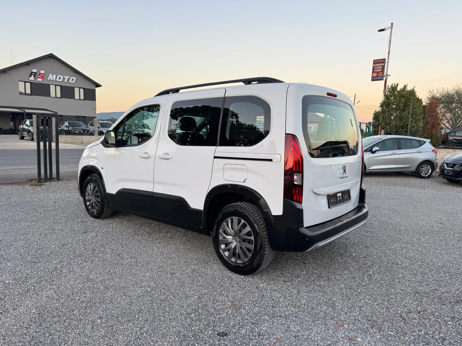 Peugeot Rifter 1.5d N1 L1 5seats!! ALLURE NAVI!! , снимка 4 - Автомобили и джипове - 56011447