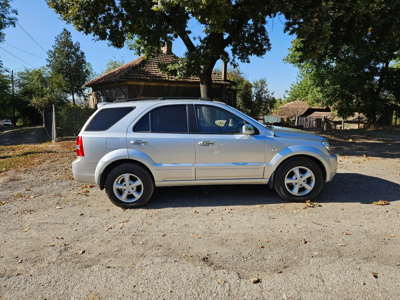 Kia Sorento 2.5 CRDI, снимка 2 - Автомобили и джипове - 47377582