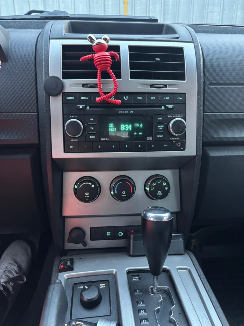 Dodge Nitro 3.7i 4х4 газова уредба!, снимка 13 - Автомобили и джипове - 51122084