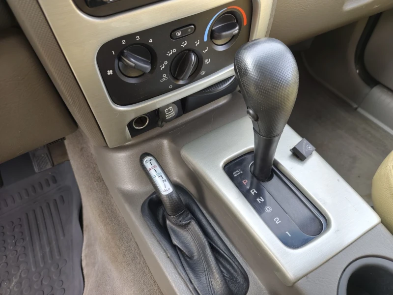 Jeep Cherokee 3.7i V6 GAS Limited, снимка 16 - Автомобили и джипове - 52844077