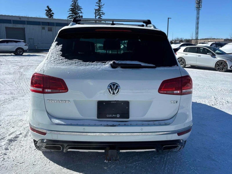 VW Touareg * 4dr TDI * CARFAX * БЕЗ ПЪРВОНАЧАЛНА ВНОСКА, снимка 4 - Автомобили и джипове - 53418203