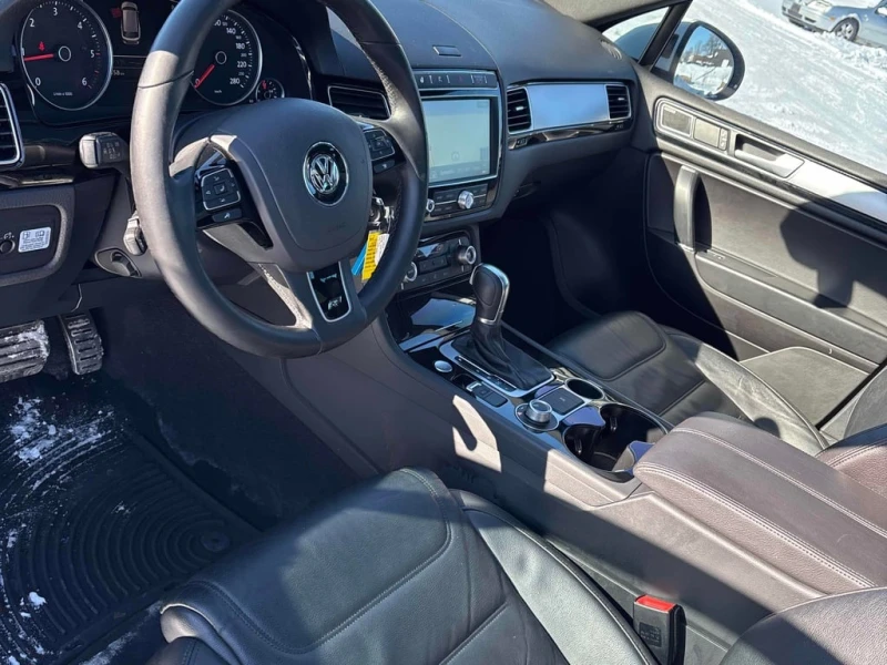 VW Touareg * 4dr TDI * CARFAX * БЕЗ ПЪРВОНАЧАЛНА ВНОСКА, снимка 5 - Автомобили и джипове - 53418203