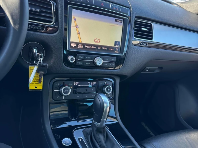 VW Touareg * 4dr TDI * CARFAX * БЕЗ ПЪРВОНАЧАЛНА ВНОСКА, снимка 9 - Автомобили и джипове - 53418203