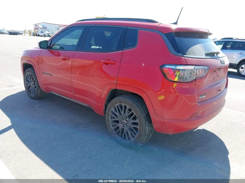 Jeep Compass (RED) EDITION 4X4/ДИСТРОНИК/КОЖА/ПОДГРЕВИ - изображение 4