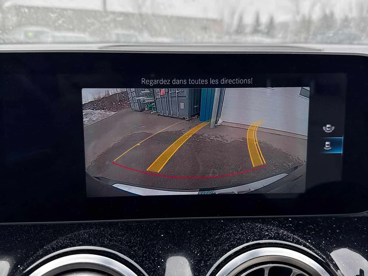 Mercedes-Benz GLB * 250 * DISTRONIC* PANORAMA* ПОДГРЕВИ* , снимка 15 - Автомобили и джипове - 53906811