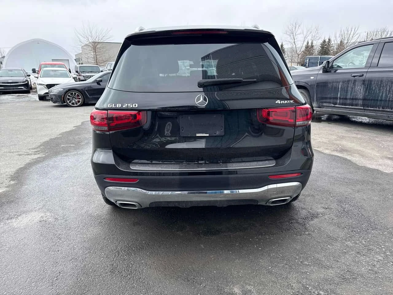 Mercedes-Benz GLB * 250 * DISTRONIC* PANORAMA* ПОДГРЕВИ* , снимка 4 - Автомобили и джипове - 53906811