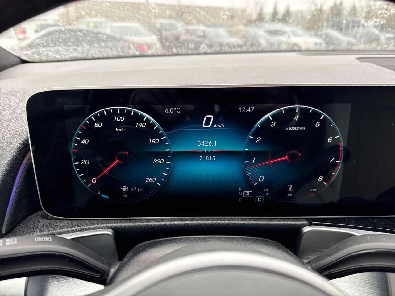 Mercedes-Benz GLB * 250 * DISTRONIC* PANORAMA* ПОДГРЕВИ* , снимка 8 - Автомобили и джипове - 53906811