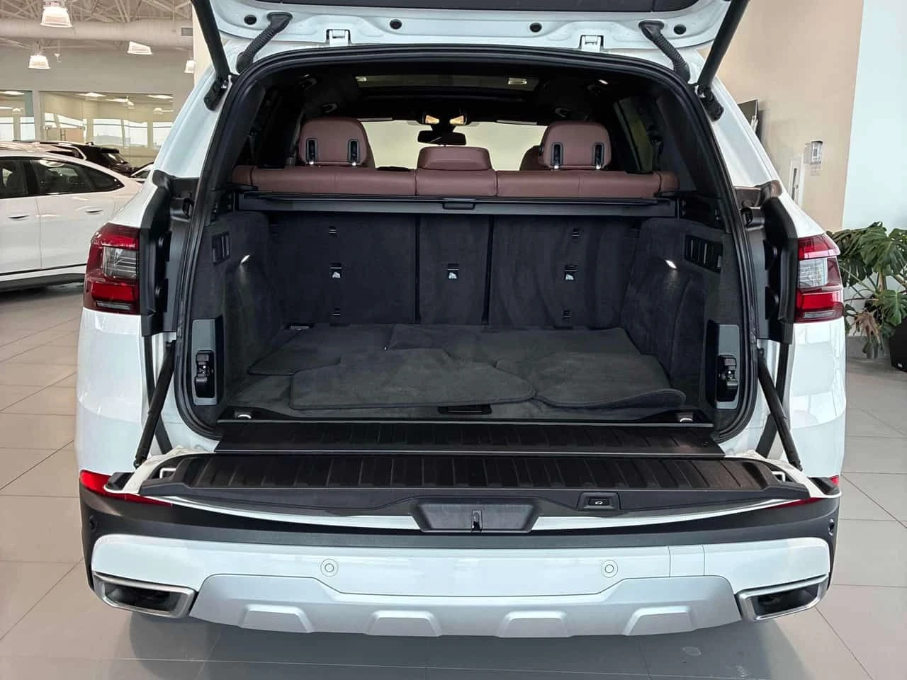 BMW X5 xDrive40i/CARFAX/PANO/AMBIENT/ПРЕДСТАВИТЕЛ НА BMW, снимка 14 - Автомобили и джипове - 53934225