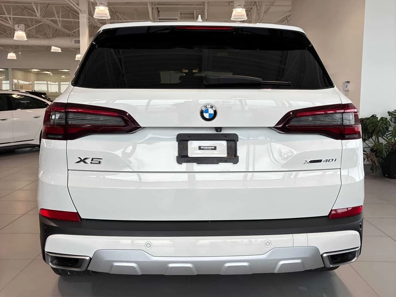 BMW X5 xDrive40i/CARFAX/PANO/AMBIENT/ПРЕДСТАВИТЕЛ НА BMW, снимка 5 - Автомобили и джипове - 53934225