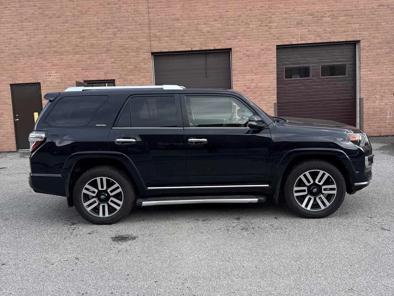 Toyota 4runner * SR5 * PANO* KEYLESS* ПОДГРЕВ* , снимка 3 - Автомобили и джипове - 54260787