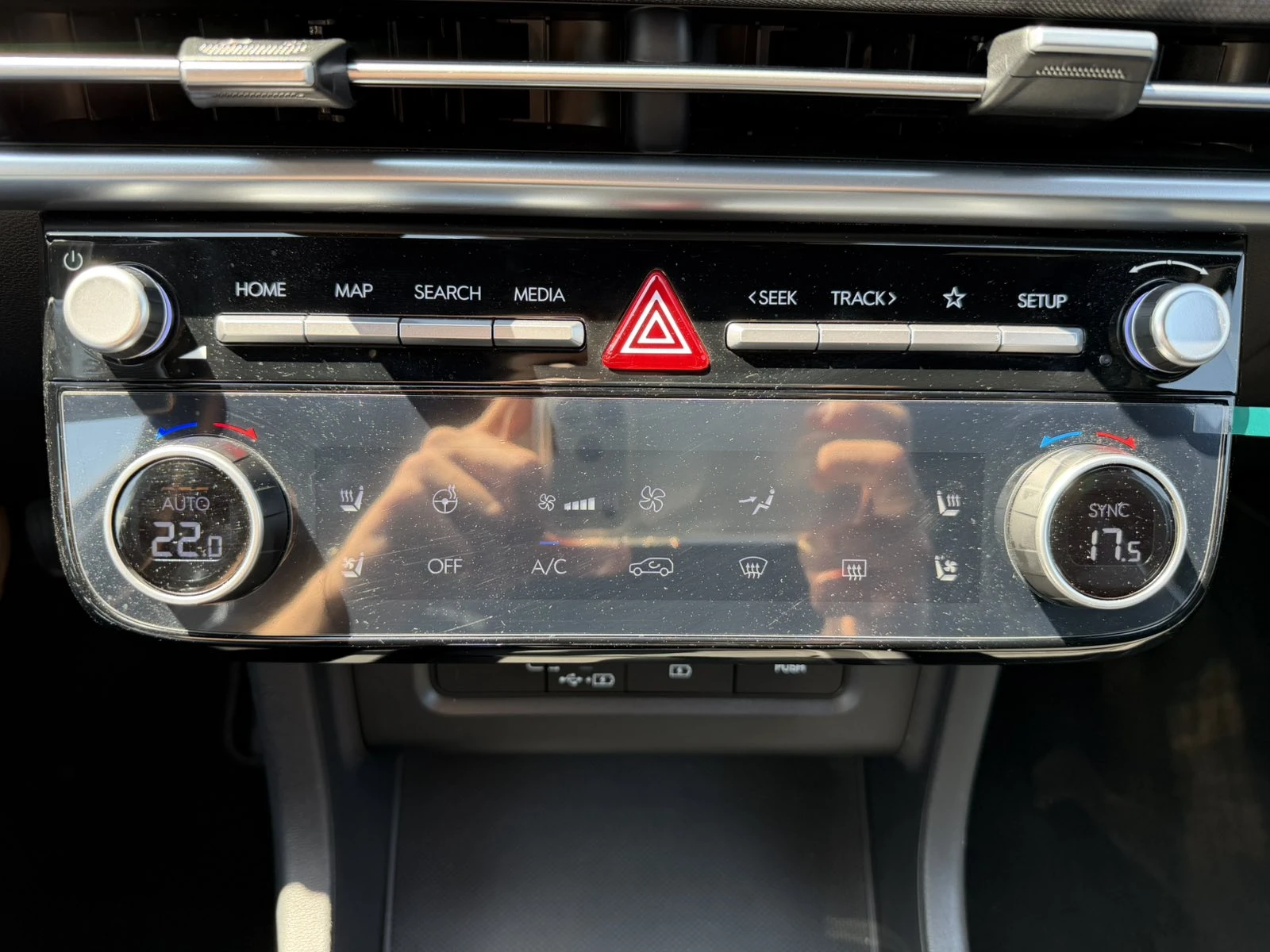 Hyundai Tucson LUXURY 20th ANIVERSARY, снимка 16 - Автомобили и джипове - 54331635