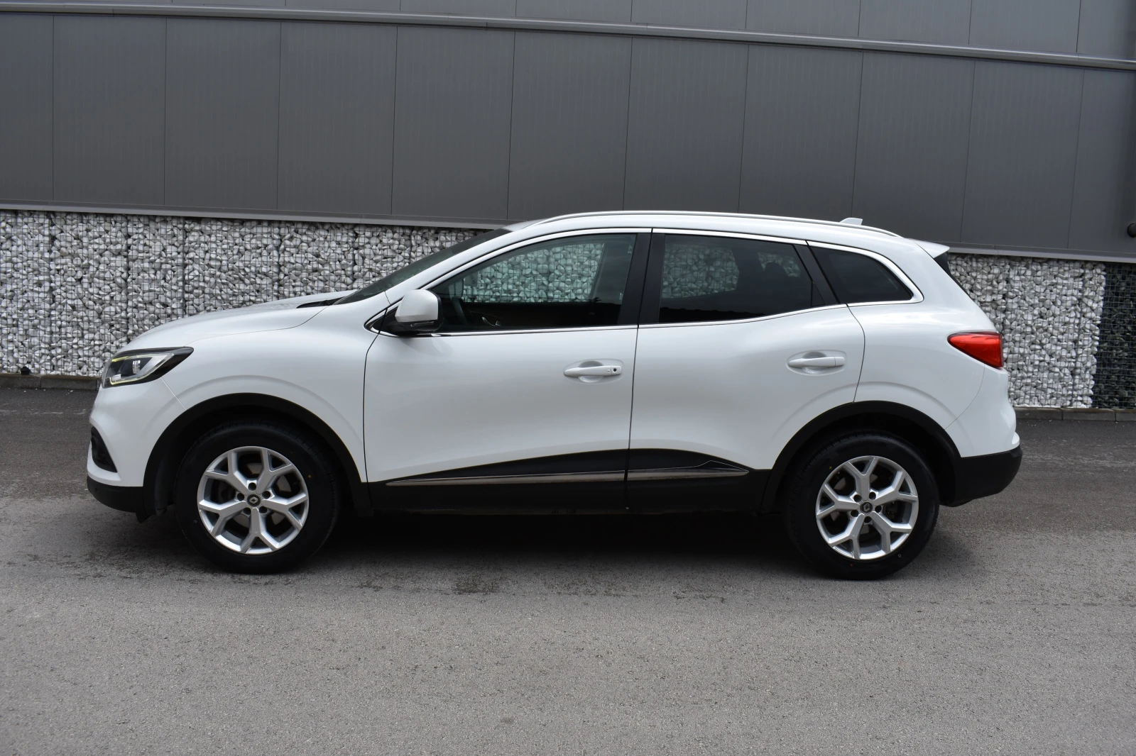 Renault Kadjar 1.5dci/115kc= FACELIFT= AUTOMAT= 112x.km.= УНИКАТ, снимка 3 - Автомобили и джипове - 54380187