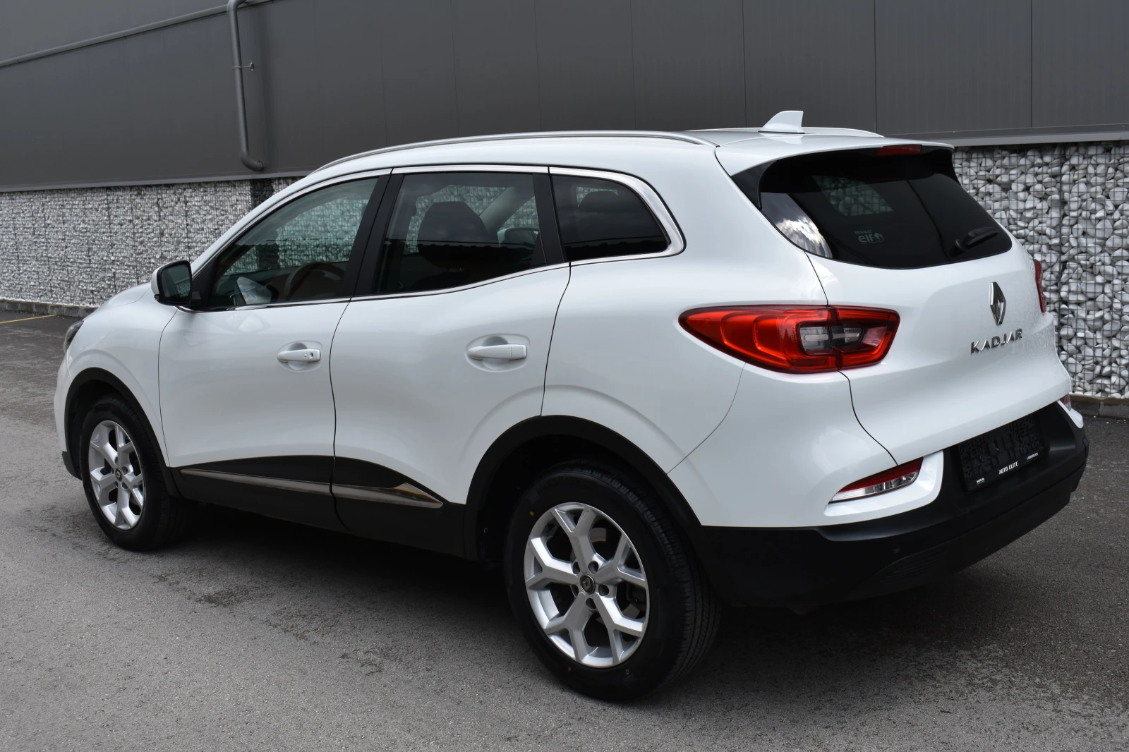 Renault Kadjar 1.5dci/115kc= FACELIFT= AUTOMAT= 112x.km.= УНИКАТ, снимка 4 - Автомобили и джипове - 54380187