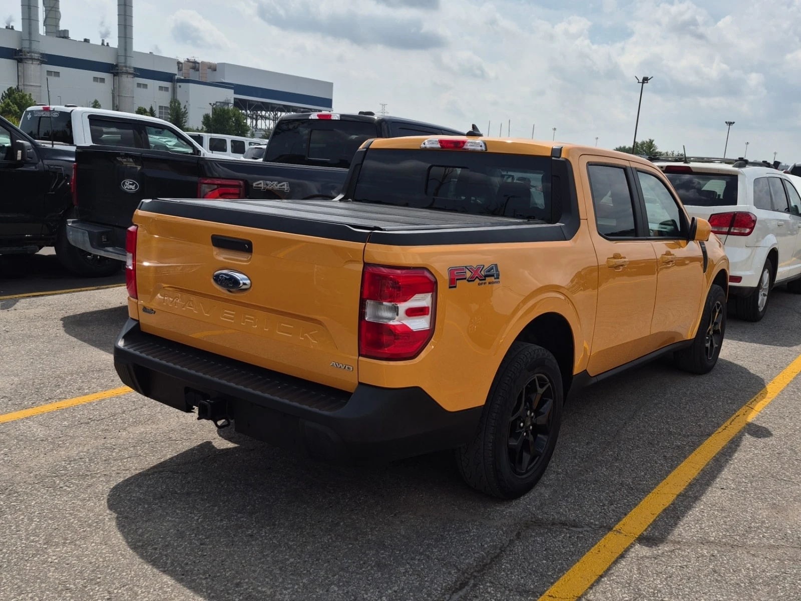 Ford Maverick * LARIAT CREW CAB SHORT BED* CARFAX* АВТОКРЕДИТ* , снимка 3 - Автомобили и джипове - 55875380