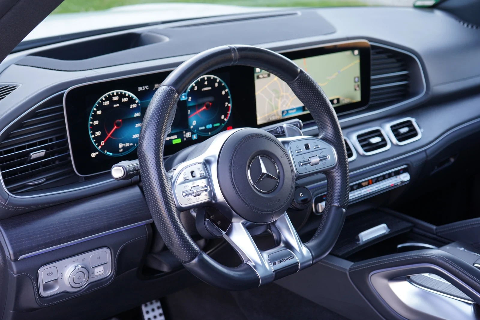 Mercedes-Benz GLS 63 AMG 4М+ * PANO* BURMESTER* HEAD UP* KEYLESS* 360, снимка 9 - Автомобили и джипове - 56119374