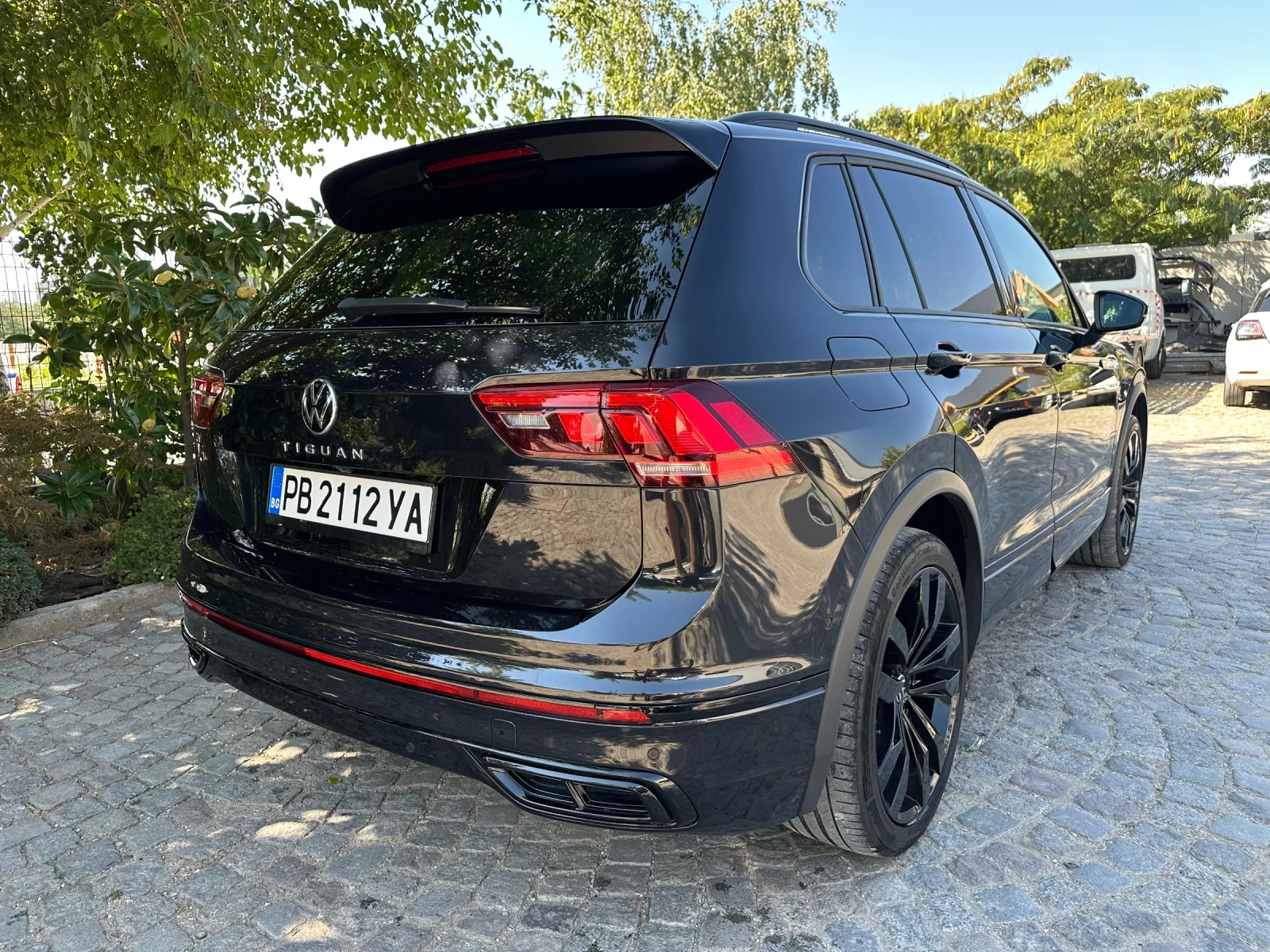 VW Tiguan 2.0 TSI  190кс 4x4 R line , снимка 2 - Автомобили и джипове - 56152804