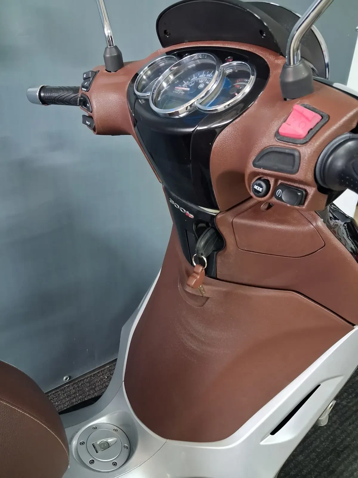 Piaggio Beverly 300i, снимка 11 - Мотоциклети и мототехника - 54392724