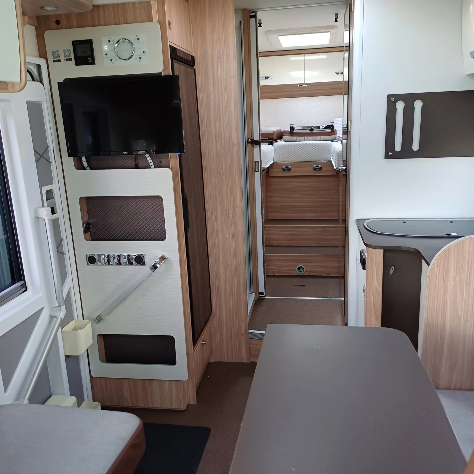 Кемпер Burstner Limited T 727 G, снимка 7 - Каравани и кемпери - 53893973