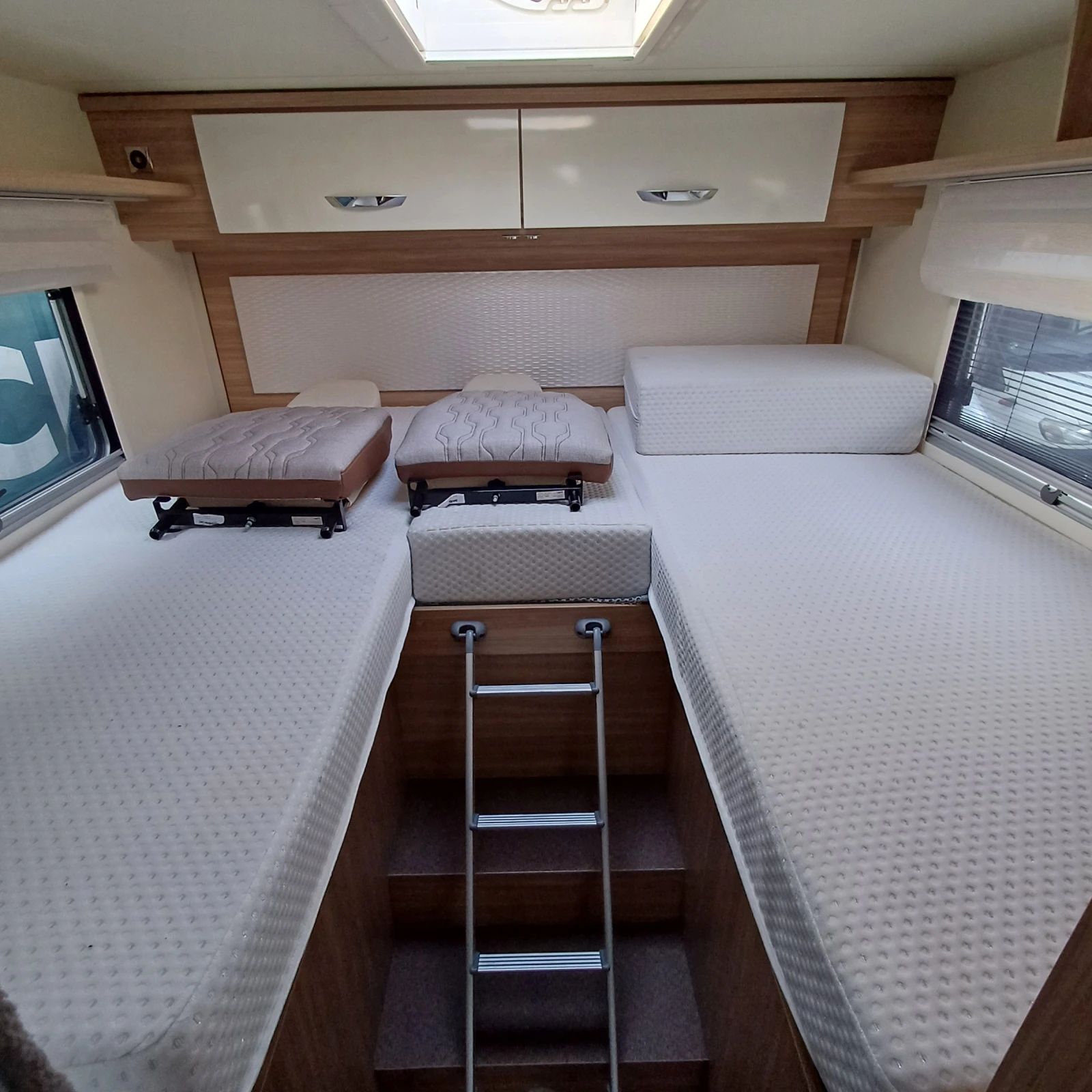 Кемпер Burstner Limited T 727 G, снимка 10 - Каравани и кемпери - 53893973