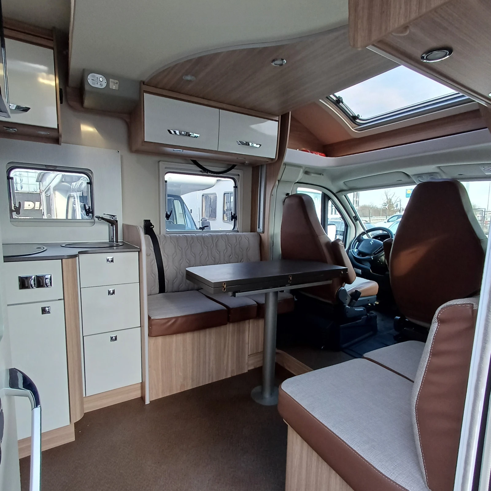 Кемпер Burstner Limited T 727 G, снимка 8 - Каравани и кемпери - 53893973