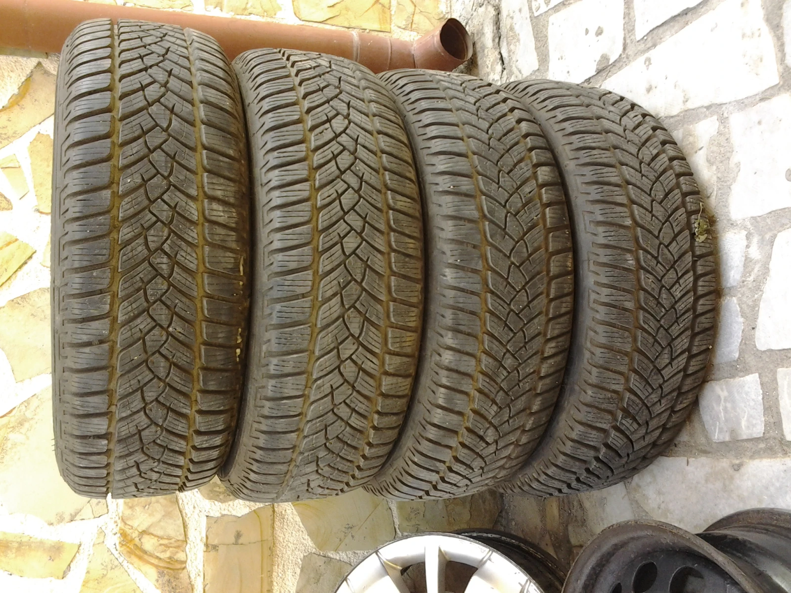 Гуми Зимни 205/60R16, снимка 9 - Гуми и джанти - 56112953