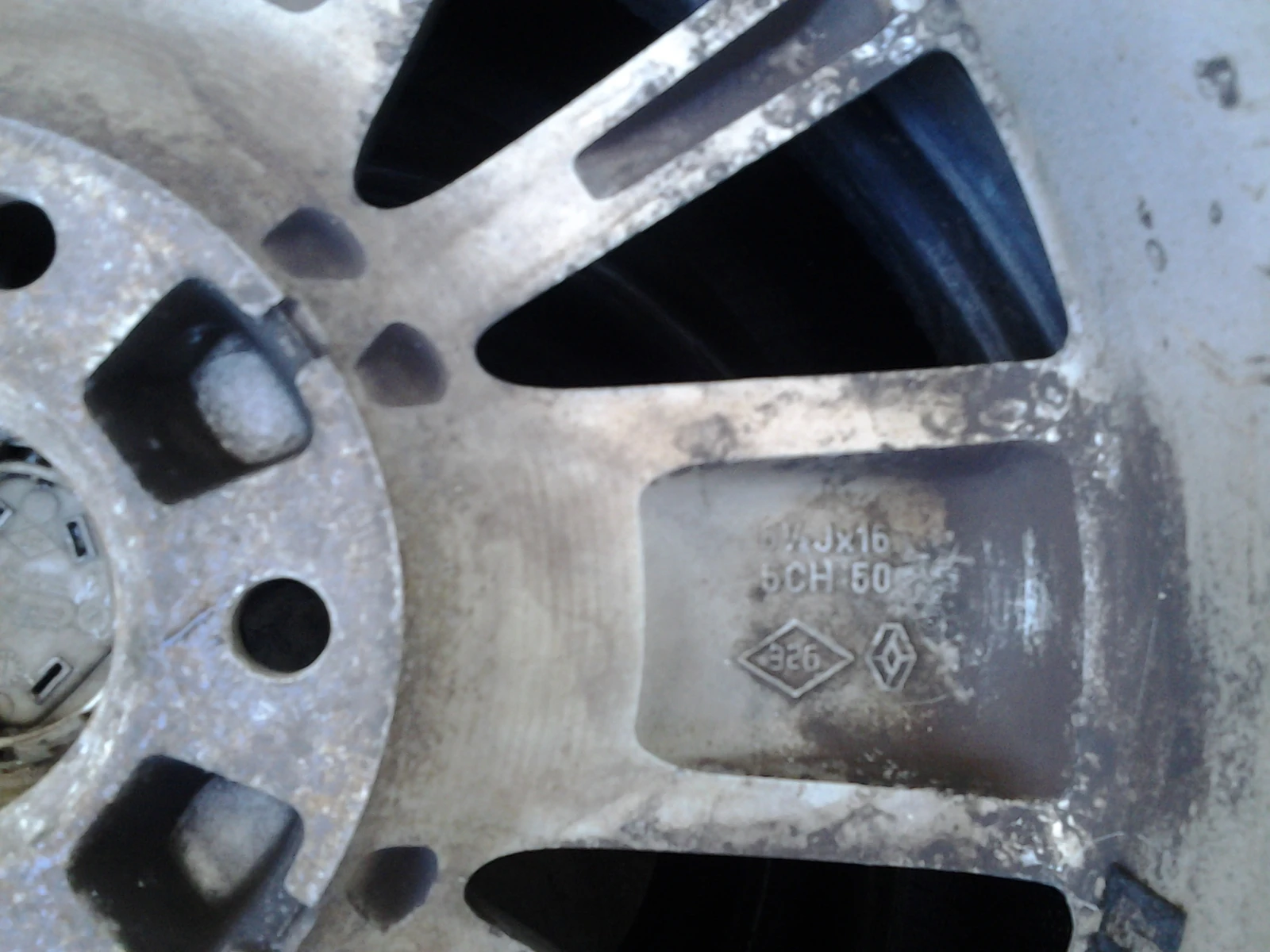Гуми Зимни 205/60R16, снимка 3 - Гуми и джанти - 56112953