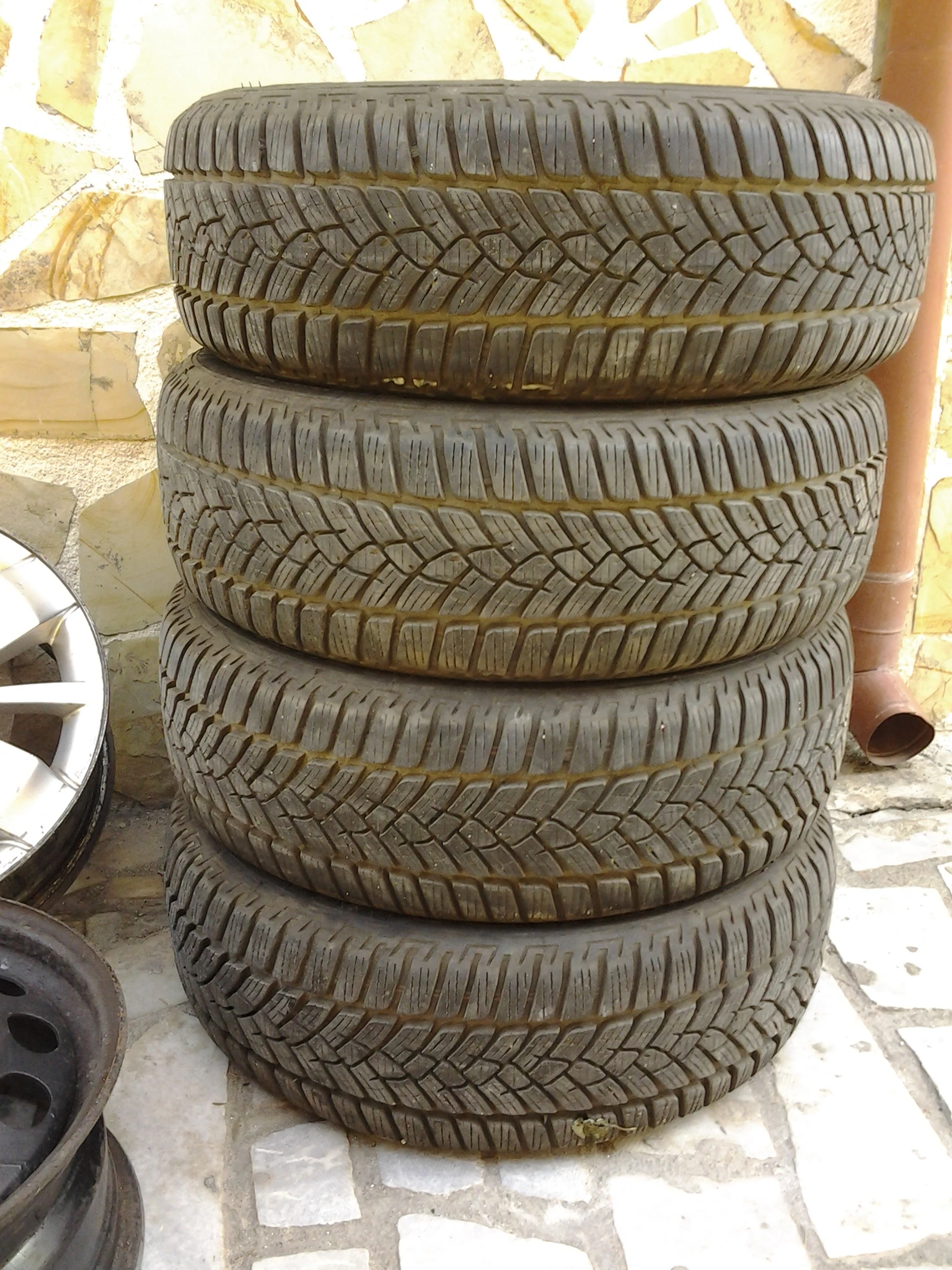 Гуми Зимни 205/60R16