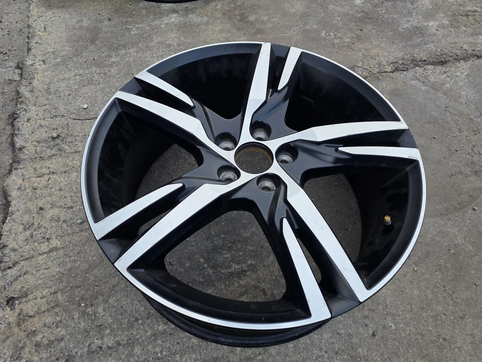 Джанти за Volvo, снимка 2 - Гуми и джанти - 56725371