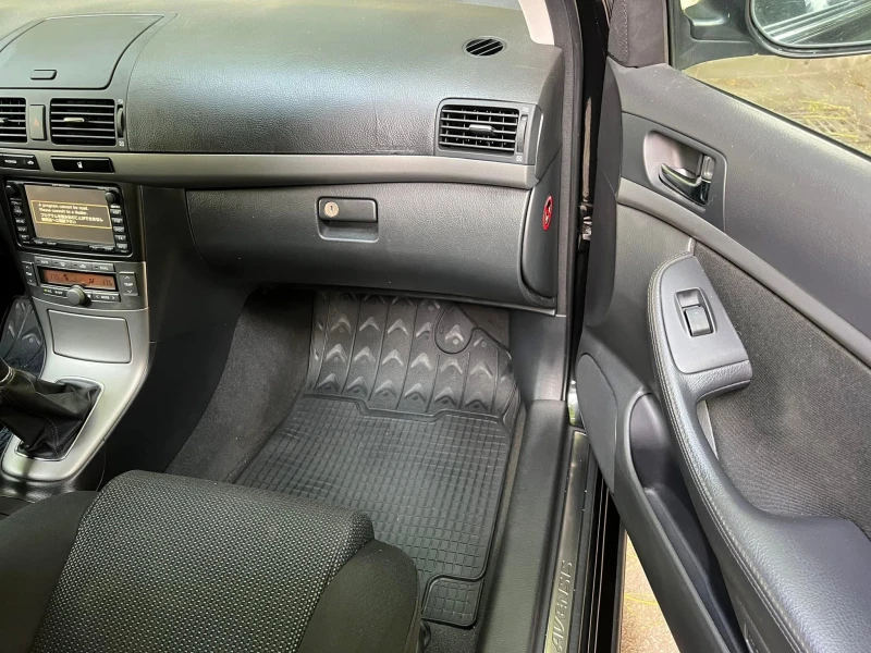 Toyota Avensis 2.0VVT-i FACELIFT/NAVI/KLIMATRONIK/UNIKAT, снимка 12 - Автомобили и джипове - 46130097