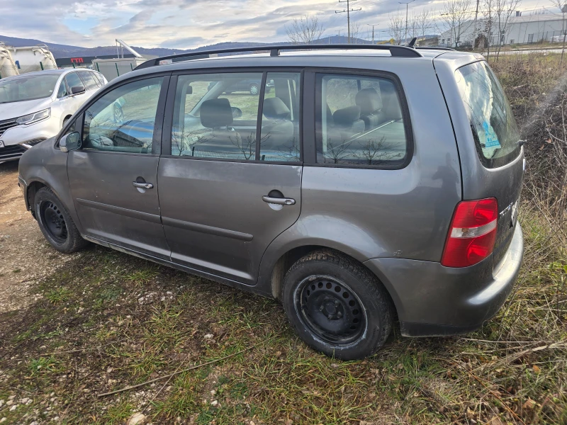 VW Touran 2.0TDI, снимка 4 - Автомобили и джипове - 48352870