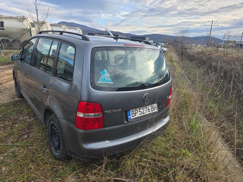 VW Touran 2.0TDI, снимка 5 - Автомобили и джипове - 48352870