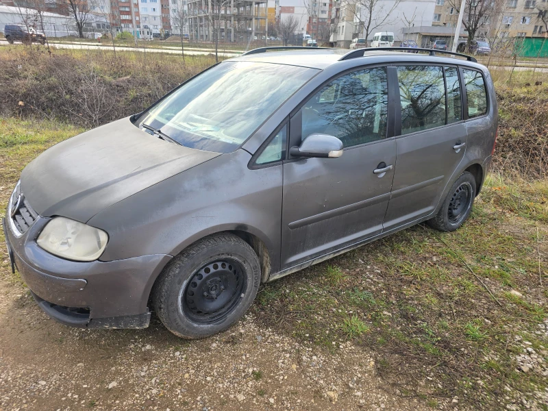 VW Touran 2.0TDI, снимка 3 - Автомобили и джипове - 48352870