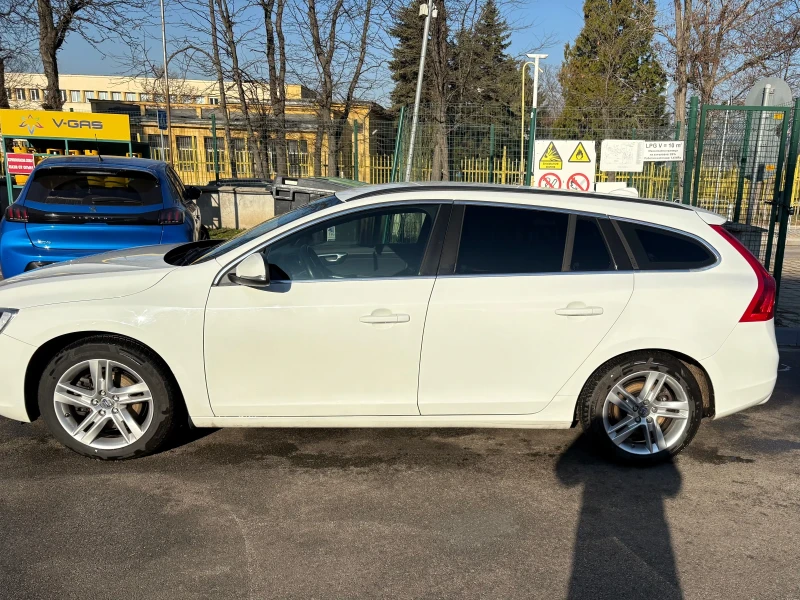 Volvo V60, снимка 3 - Автомобили и джипове - 48401563